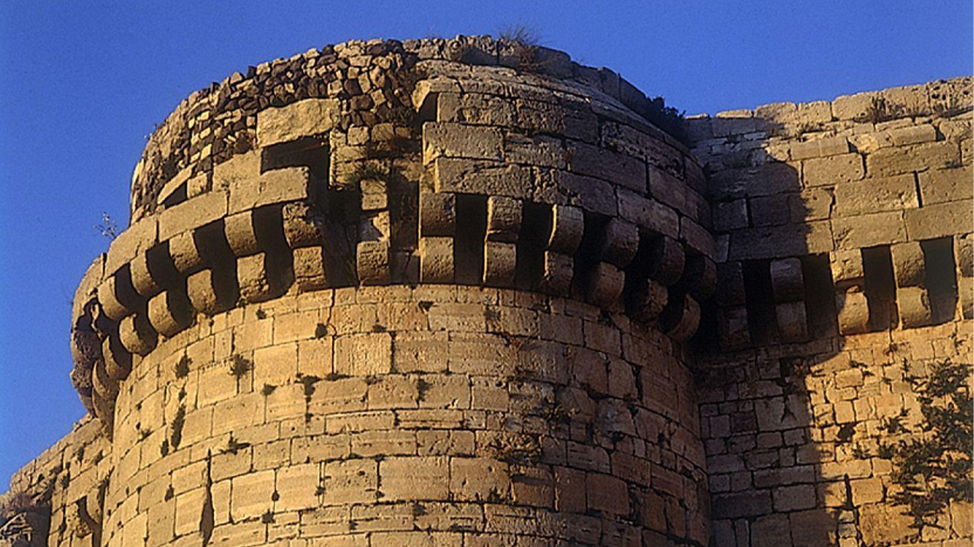 روعة التصميم المعماري لقلعة الحصن روعة التصميم المعماري لقلعة الحصن